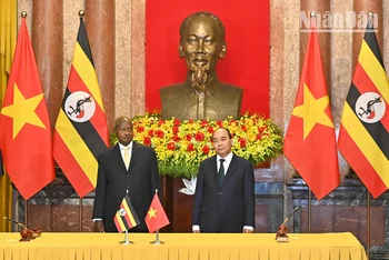 [Ảnh] Lễ ký các văn kiện hợp tác giữa Việt Nam và Uganda