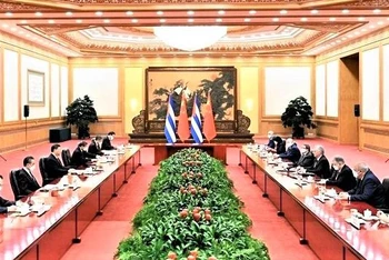 Quang cảnh hội đàm giữa hai nhà lãnh đạo Trung Quốc và Cuba. (Ảnh: Tân Hoa Xã)