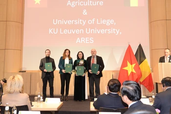 Học viện Nông nghiệp Việt Nam trao đổi văn kiện hợp tác với Đại học Liege, KU Leuven và Tổ chức Hàn lâm nghiên cứu giáo dục đại học ARES về đào tạo, nghiên cứu và đổi mới sáng tạo. 