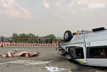 Hiện trường vụ tai nạn giao thông đặc biệt nghiêm trọng tại Quảng Nam.