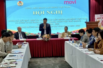 Phó Chủ tịch Tổng Liên đoàn lao động Việt Nam Phan Văn Anh phát biểu tại Hội nghị. 