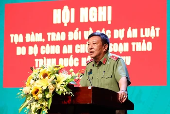 Cục trưởng Cục Truyền thông Công an nhân dân, Thiếu tướng Đỗ Triệu Phong phát biểu tại tọa đàm.
