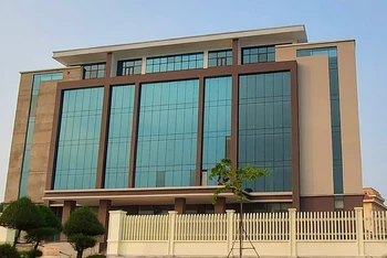 Trung tâm Truyền thông giáo dục sức khỏe tỉnh Quảng Bình sau 6 năm thi công vẫn chưa hoàn thành.