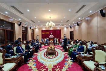 Đoàn đại biểu cấp cao tỉnh Savanakhet thăm và làm việc tại Đà Nẵng.