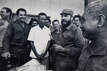 [Ảnh] Bộ ảnh độc đáo về sự kiện đón Chủ tịch Fidel Castro thăm Quảng Trị (Phần 1)