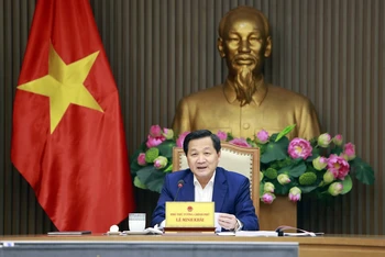 Phó Thủ tướng Lê Minh Khái phát biểu tại cuộc họp.