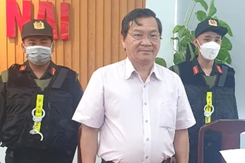 Cơ quan An ninh điều tra, Công an tỉnh Đồng Nai thi hành lệnh bắt bị can Trần Minh Hùng.