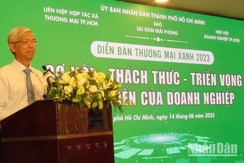 Phó Chủ tịch Ủy ban nhân dân Thành phố Hồ Chí Minh Võ Văn Hoan phát biểu tại diễn đàn.