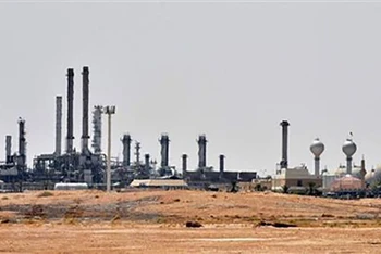 Cơ sở lọc dầu của Tập đoàn dầu khí Aramco ở khu vực al-Khurj, ngoại ô thủ đô Riyadh của Saudi Arabia. (Ảnh: AFP/TTXVN)