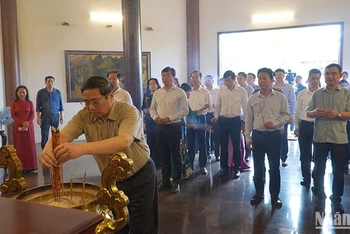 [Ảnh] Thủ tướng Phạm Minh Chính viếng Khu di tích Nguyễn Sinh Sắc
