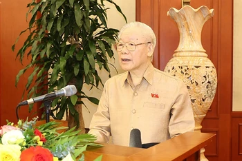 Tổng Bí thư Nguyễn Phú Trọng nói chuyện với các đại biểu dự buổi gặp mặt. (Ảnh: TTXVN)