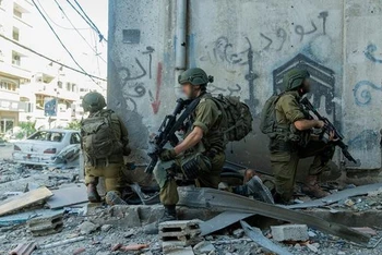 Binh sĩ Israel triển khai tại Gaza, ngày 23/12/2023. (Ảnh: AFP/TTXVN)