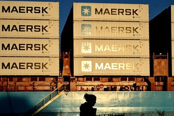 Tàu container của hãng vận tải biển Maersk ở Copenhagen (Đan Mạch). (Ảnh: AFP/TTXVN)