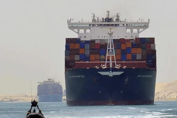 Vận chuyển hàng hóa trên Biển Đỏ. (Nguồn: TTXVN/AP)
