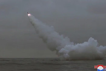 Hình ảnh do Hãng thông tấn trung ương Triều Tiên KCNA đăng phát ngày 13/3/2023 về vụ phóng thử tên lửa hành trình chiến lược dưới nước của Triều Tiên ở ngoài khơi Vịnh Gyeongpo. (Ảnh tư liệu: AFP/TTXVN)