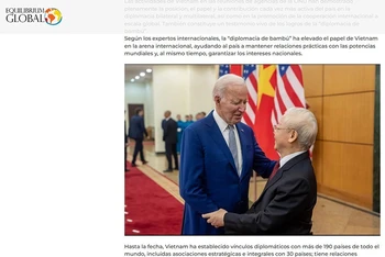 Bài báo ca ngợi thành tựu "ngoại giao cây tre” của Việt Nam được đăng trên trang Equilibrium Global Argentina, ngày 1/1/2024. (Ảnh: TTXVN)