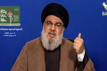 Thủ lĩnh phong trào Hezbollah tại Liban Hassan Nasrallah trong bài phát biểu trên truyền hình ngày 12/7/2023. (Ảnh: AFP/TTXVN)