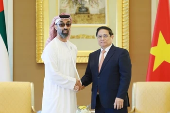 Thủ tướng Phạm Minh Chính tiếp Cố vấn an ninh quốc gia, Phó Toàn quyền Abu Dhabi Sheikh Tahnoun Bin Zayed Al Nahyan. (Ảnh: TTXVN)