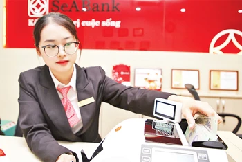 Nhiều ngân hàng thương mại tiếp tục lên kế hoạch tăng vốn điều lệ trong năm 2023, trong đó có SeABank. (Ảnh HUY HƯNG) 
