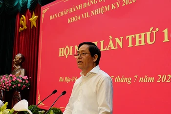 Bí thư Tỉnh ủy Phạm Viết Thanh phát biểu khai mạc Hội nghị lần thứ 16 Ban Chấp hành Ðảng bộ tỉnh khóa 7, nhiệm kỳ 2020-2025. 
