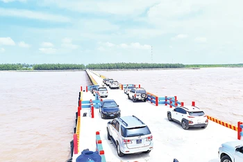 Cầu tàu nhìn vào kè ven biển khu vực Khai Long (huyện Ngọc Hiển, tỉnh Cà Mau) được thực hiện theo hình thức xã hội hóa bảo đảm phòng chống sạt lở. 