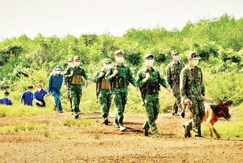 Bộ đội Biên phòng tỉnh Bình Phước cùng các lực lượng phối hợp tuần tra bảo vệ biên giới và phòng chống tội phạm. 