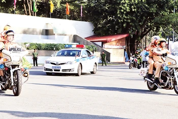 Lực lượng Công an tỉnh Ðồng Nai ra quân thực hiện bảo đảm an toàn giao thông dịp Tết Nguyên đán. 