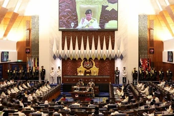 Quốc vương Sultan Ibrahim phát biểu tại Quốc hội Malaysia. (Ảnh Bernama) 