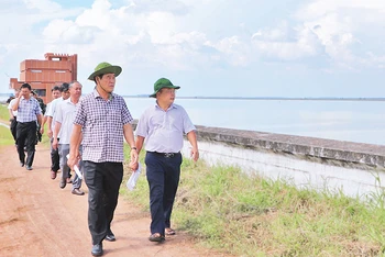 Lãnh đạo tỉnh Tây Ninh kiểm tra công tác quản lý, khai thác, vận hành công trình thủy lợi Dầu Tiếng-Phước Hòa. 