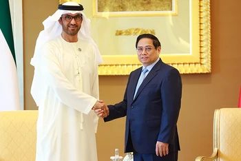 Thủ tướng Phạm Minh Chính tiếp Bộ trưởng Công nghiệp và Công nghệ cao UAE, CEO Tập đoàn Dầu khí Quốc gia Abu Dhabi (ADNOC) Sultan bin Ahmed Al Jaber. (Ảnh TTXVN) 