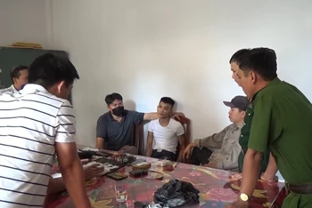Bộ đội Biên phòng tỉnh Bình Định phối hợp với các lực lượng chức năng bắt giữ đối tượng mua bán, tàng trữ sử dụng trái phép chất ma túy.