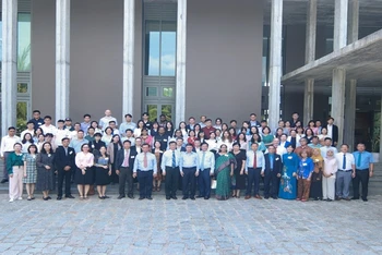 Các đại biểu tham dự hội nghị tại Trung tâm quốc tế Khoa học và Giáo dục liên ngành (ICISE).