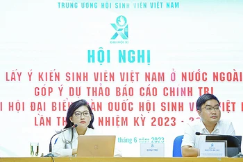 Các đồng chí đại diện Trung ương Hội Sinh viên Việt Nam điều hành Hội nghị.