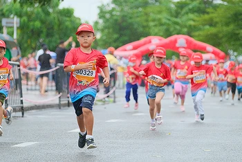 Thiếu nhi Bình Thuận sôi nổi tham gia chạy marathon trong khuôn khổ ngày hội.