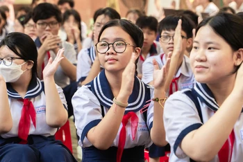 Các em nhỏ tại thành phố mang tên Bác tham gia hưởng ứng phát động Sân chơi “Thiếu niên Việt nam - Công dân toàn cầu” năm 2023. 