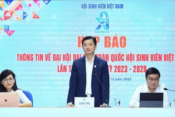 Đồng chí Nguyễn Minh Triết thông tin về Đại hội tại họp báo.