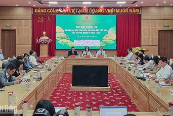 Đại diện lãnh đạo Trung ương Hội Nông dân Việt Nam cung cấp thông tin tại buổi họp báo.