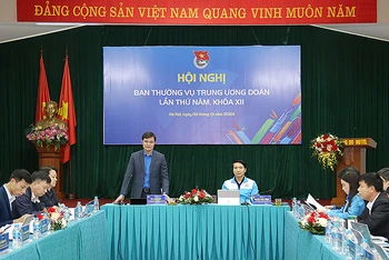Đồng chí Bùi Quang Huy phát biểu ý kiến tại Hội nghị.