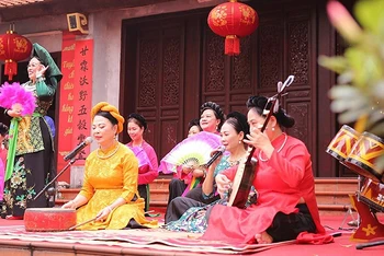 Nhiều loại hình ca nhạc truyền thống được tổ chức tại khu di tích lịch sử - văn hóa Bích Câu Đạo Quán trong khuôn khổ sự kiện "Cổ nhạc Kinh Kỳ". 