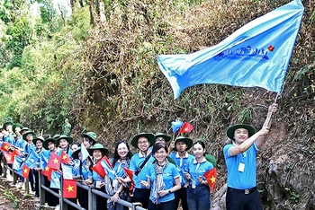 Thanh niên, sinh viên tiêu biểu trên hành trình đến Cột mốc số 0 tại xã Sín Thầu (huyện Mường Nhé, tỉnh Điện Biên). 