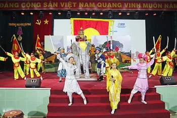 Màn hùng biện sân khấu hóa đầy màu sắc giành giải Nhất của Liên đội Trường Tiểu học Thiên Hộ Dương (thành phố Mỹ Tho, tỉnh Tiền Giang).