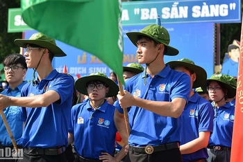 Các chiến sĩ tình nguyện "Mùa hè xanh" Thủ đô với tinh thần "Ba sẵn sàng".