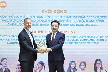 Đại diện Trung ương Đoàn và UNFPA Việt Nam tại Lễ khởi động Dự án.