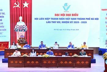 Đoàn Chủ tịch Đại hội đại biểu Hội Liên hiệp Thanh niên thành phố Hà Nội lần thứ VIII.