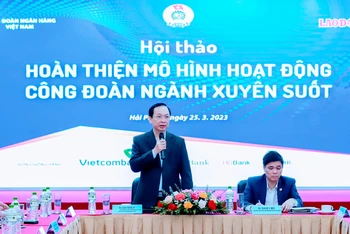 Phó Thống đốc Thường trực Ngân hàng Nhà nước Đào Minh Tú và Phó Chủ tịch Tổng Liên đoàn Lao động Việt Nam Ngọ Duy Hiểu chủ trì Hội thảo.