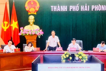 Phó Bí thư Thường trực Thành ủy Hải Phòng Đỗ Mạnh Hiến phát biểu tại cuộc làm việc.