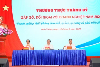 Thường trực Thành ủy Hải Phòng chủ trì đối thoại với các doanh nghiệp.