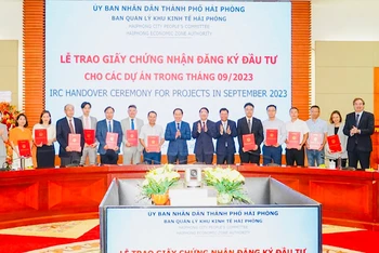 Thành phố Hải Phòng trao Giấy chứng nhận đầu tư chiều 22/9