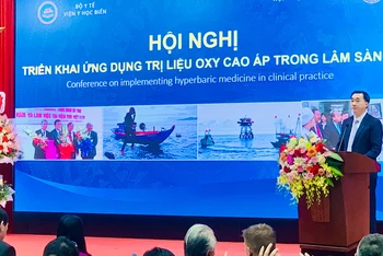 Thứ trưởng Y tế Trần Văn Thuấn phát biểu tại Hội nghị quốc gia về y tế biển, đảo lần thứ 7.