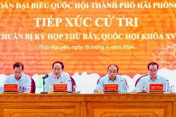 Các đại biểu Quốc hội thành phố Hải Phòng tiếp xúc cử tri huyện Thủy Nguyên.